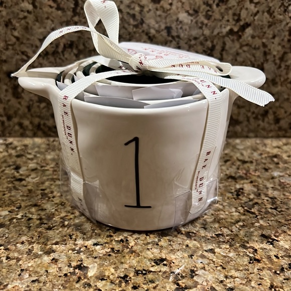 Rae Dunn Green Christmas Tree Measuring Cups - Picture 3 of 3